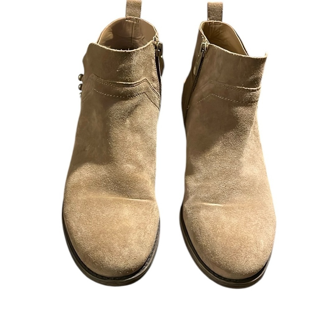 Franco Sarto Kelton Woman’s Ankle Boot Tan Suede Side Zip Gold Studded Size 8.5